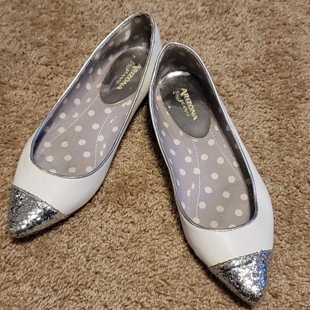 Flat shoes